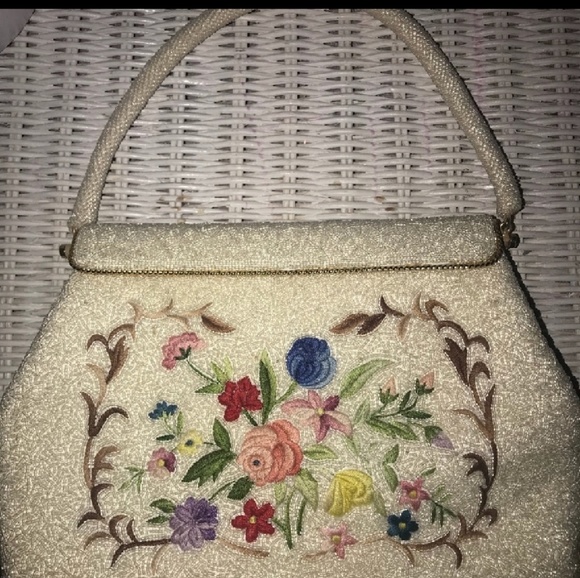 Handbags - BEAUTIFUL ANTIQUE SEED BEAD PURSE